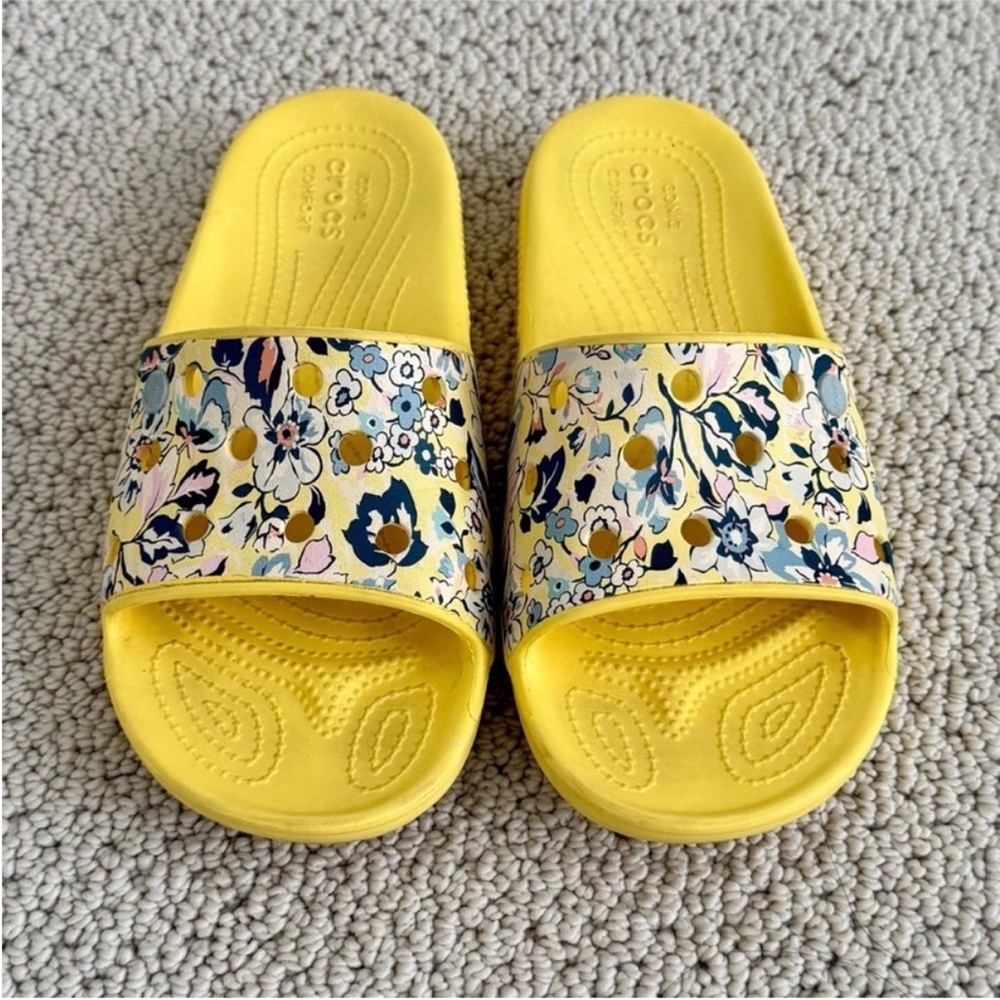 CROCS x Vera Bradley Limited Edition Slides